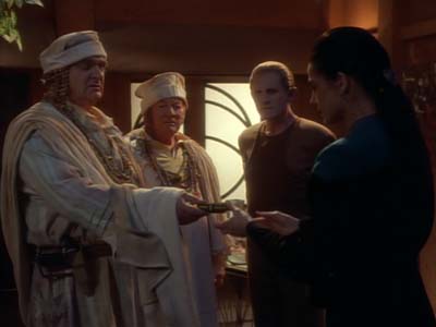 Star Trek: Deep Space Nine Screencaps "Shadowplay" (S2:E16)