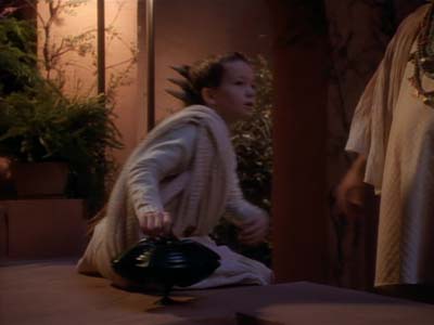 Star Trek: Deep Space Nine Screencaps "Shadowplay" (S2:E16)
