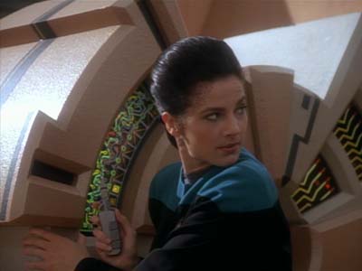 Star Trek: Deep Space Nine Screencaps "Shadowplay" (S2:E16)