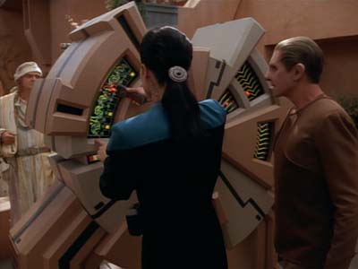 Star Trek: Deep Space Nine Screencaps "Shadowplay" (S2:E16)