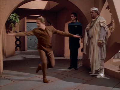 Star Trek: Deep Space Nine Screencaps "Shadowplay" (S2:E16)