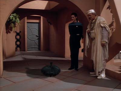 Star Trek: Deep Space Nine Screencaps "Shadowplay" (S2:E16)