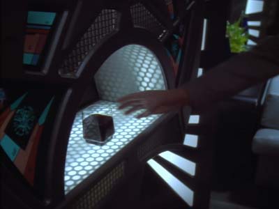 Star Trek: Deep Space Nine Screencaps "Playing God" (S2:E17)