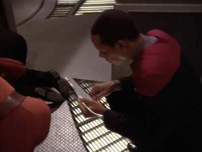 Star Trek: Deep Space Nine Screencaps "Playing God" (S2:E17)