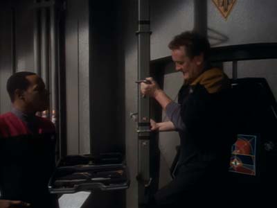 Star Trek: Deep Space Nine Screencaps "Playing God" (S2:E17)