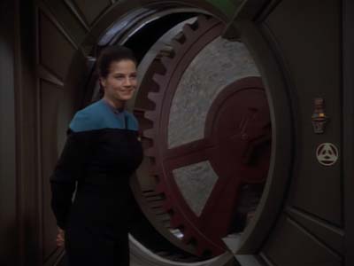 Star Trek: Deep Space Nine Screencaps "Playing God" (S2:E17)