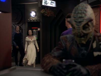 Star Trek: Deep Space Nine Screencaps "Profit and Loss" (S2:E18)
