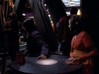 Star Trek: Deep Space Nine Screencaps "Profit and Loss" (S2:E18)