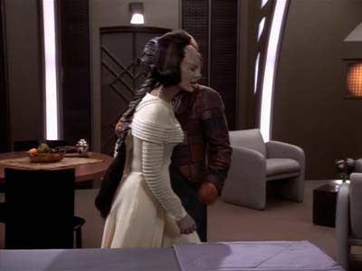 Star Trek: Deep Space Nine Screencaps "Profit and Loss" (S2:E18)