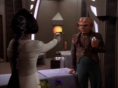 Star Trek: Deep Space Nine Screencaps "Profit and Loss" (S2:E18)
