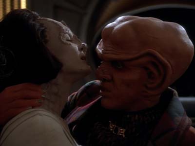 Star Trek: Deep Space Nine Screencaps "Profit and Loss" (S2:E18)