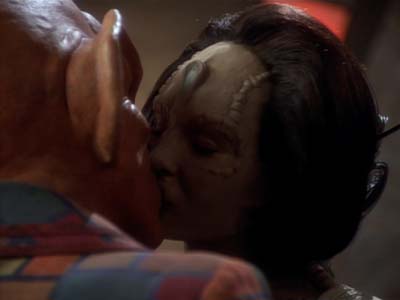 Star Trek: Deep Space Nine Screencaps "Profit and Loss" (S2:E18)