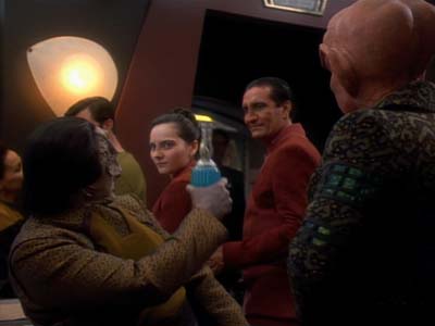 Star Trek: Deep Space Nine Screencaps "The Wire" (S2:E22)