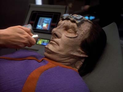 Star Trek: Deep Space Nine Screencaps "The Wire" (S2:E22)