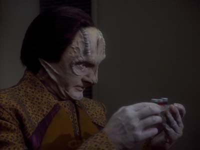 Star Trek: Deep Space Nine Screencaps "The Wire" (S2:E22)