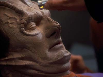 Star Trek: Deep Space Nine Screencaps "The Wire" (S2:E22)
