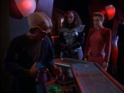 Star Trek: Deep Space Nine Screencaps "Crossover" (S2:E23)