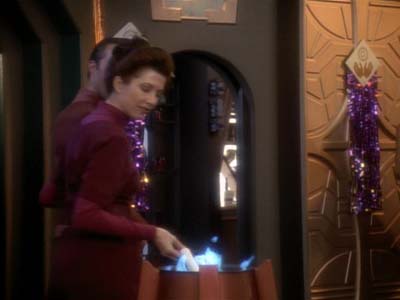 Star Trek: Deep Space Nine Screencaps "Fascination" (S3:E10)