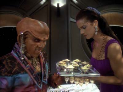 Star Trek: Deep Space Nine Screencaps "Fascination" (S3:E10)