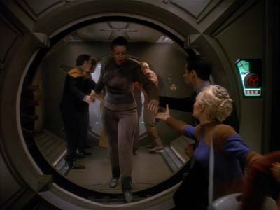 Star Trek: Deep Space Nine Screencaps "Life Support" (S3:E13)