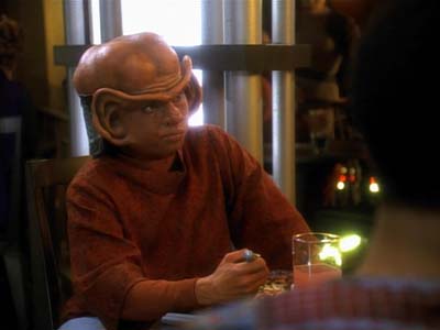 Star Trek: Deep Space Nine Screencaps "Life Support" (S3:E13)