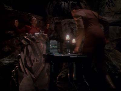 Star Trek: Deep Space Nine Screencaps "Heart of Stone" (S3:E14)