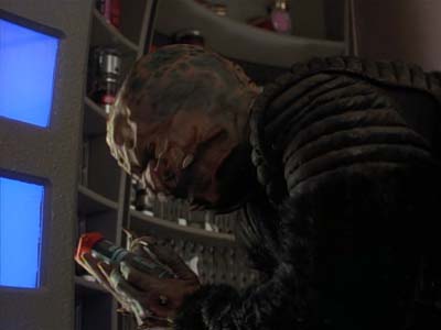 Star Trek: Deep Space Nine Screencaps "Distant Voices" (S3:E18)