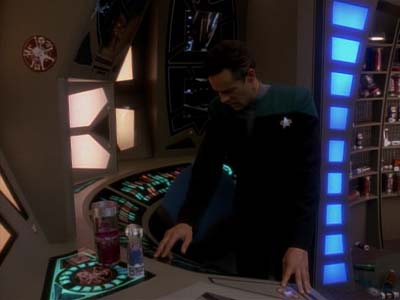 Star Trek: Deep Space Nine Screencaps "Distant Voices" (S3:E18)