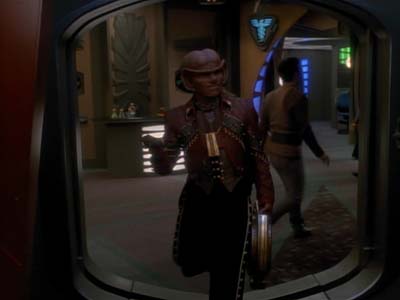 Star Trek: Deep Space Nine Screencaps "Family Business" (S3:E23)