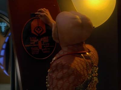 Star Trek: Deep Space Nine Screencaps "Family Business" (S3:E23)