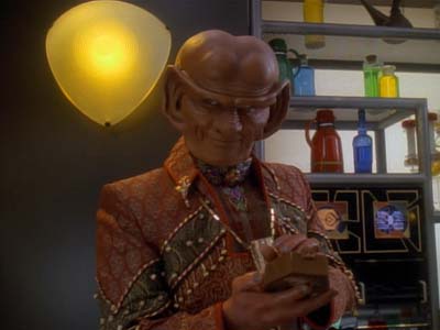 Star Trek: Deep Space Nine Screencaps "Family Business" (S3:E23)