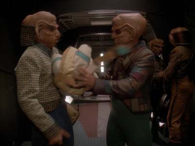 Star Trek: Deep Space Nine Screencaps "Family Business" (S3:E23)