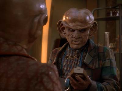 Star Trek: Deep Space Nine Screencaps "Family Business" (S3:E23)