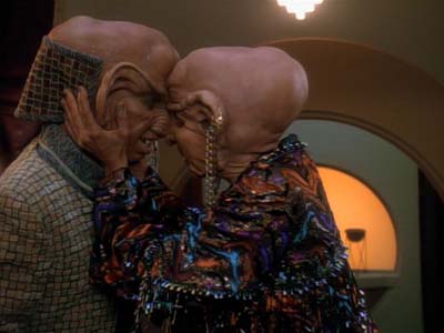 Star Trek: Deep Space Nine Screencaps "Family Business" (S3:E23)