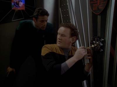 Star Trek: Deep Space Nine Screencaps "Family Business" (S3:E23)