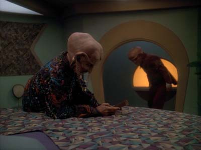 Star Trek: Deep Space Nine Screencaps "Family Business" (S3:E23)