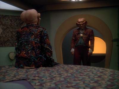 Star Trek: Deep Space Nine Screencaps "Family Business" (S3:E23)