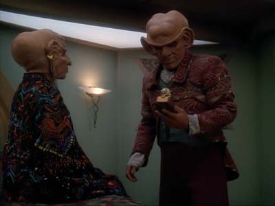 Star Trek: Deep Space Nine Screencaps "Family Business" (S3:E23)