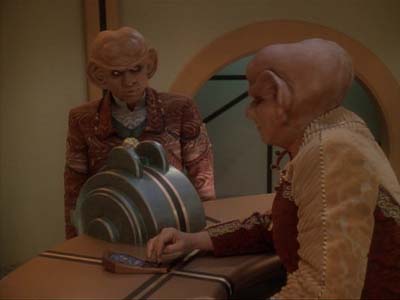 Star Trek: Deep Space Nine Screencaps "Family Business" (S3:E23)