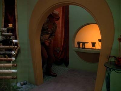 Star Trek: Deep Space Nine Screencaps "Family Business" (S3:E23)