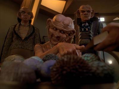 Star Trek: Deep Space Nine Screencaps "Family Business" (S3:E23)