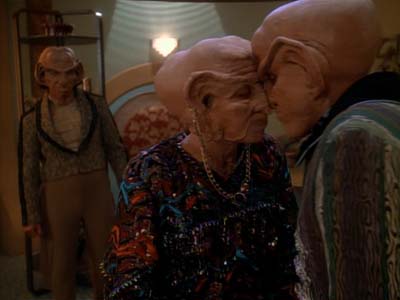 Star Trek: Deep Space Nine Screencaps "Family Business" (S3:E23)