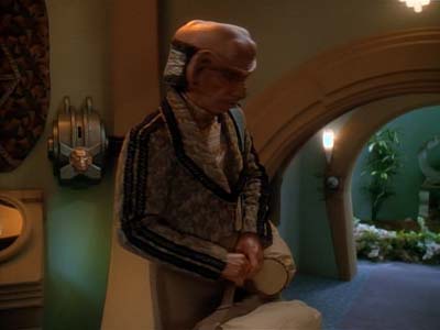 Star Trek: Deep Space Nine Screencaps "Family Business" (S3:E23)