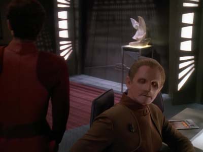 Star Trek: Deep Space Nine Screencaps "Shakaar" (S3:E24)