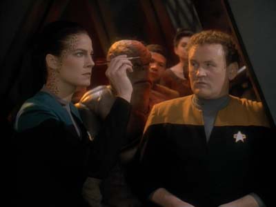 Star Trek: Deep Space Nine Screencaps "Shakaar" (S3:E24)