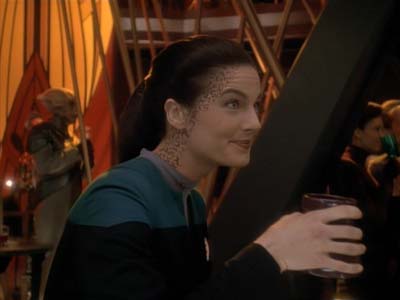 Star Trek: Deep Space Nine Screencaps "Shakaar" (S3:E24)