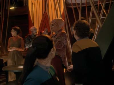 Star Trek: Deep Space Nine Screencaps "Shakaar" (S3:E24)