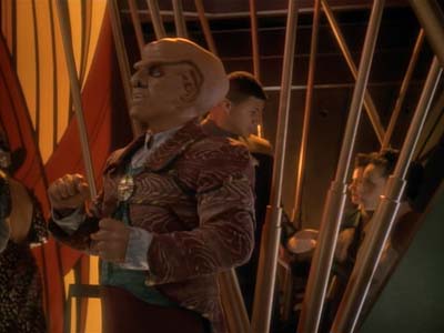 Star Trek: Deep Space Nine Screencaps "Shakaar" (S3:E24)