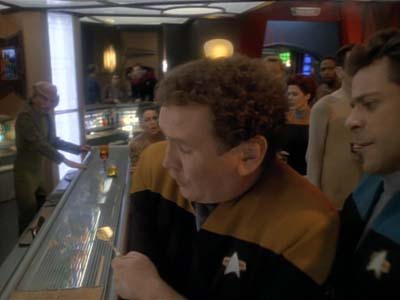 Star Trek: Deep Space Nine Screencaps "Shakaar" (S3:E24)