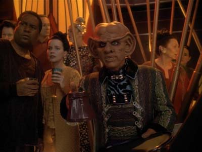 Star Trek: Deep Space Nine Screencaps "Shakaar" (S3:E24)
